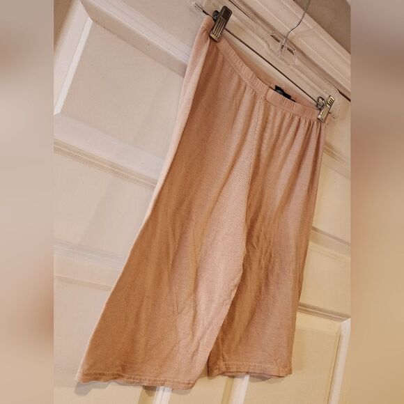 PrettyLittleThing Comfy Nude Lounge Shorts size 8 - Picture 2 of 3